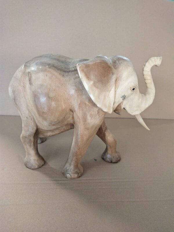 181236 1 Houten beeld lopende olifant 30cm eliassen.nl