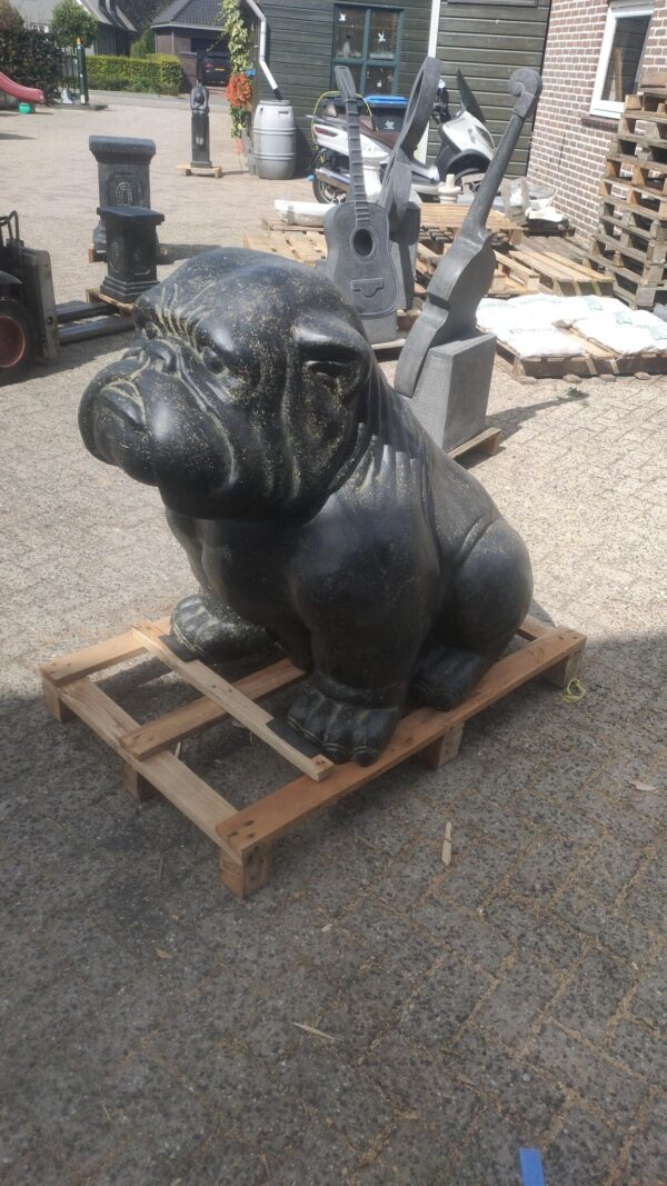 Beeld hond supergroot Bulldog 110cm - eliassen.nl