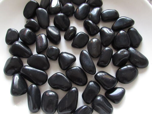 Black pebble (1)