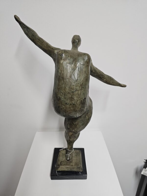 Bronzen beeld danseres op 1 been 54cm eliassen.nl 1