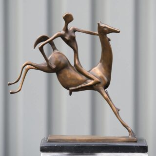 bronzen-beeld-vrouw-op-paard-40016