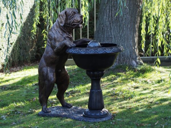 bronzen hond met fontein - eliassen.nl