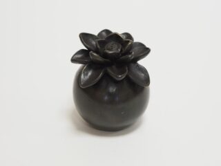 bronzen mini urn met bloem - eliassen.nl