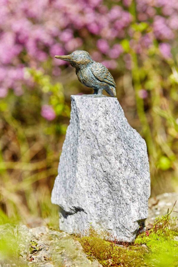 Eliassen Bronzen ijsvogel op granieten punt