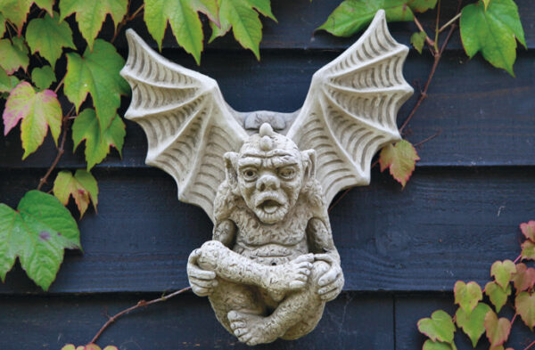 Eliassen  Dragonstone gehoornde gargoyle hangend