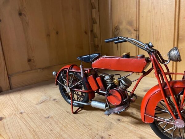 Miniatuur model rode oude motor eliassen.nl 4