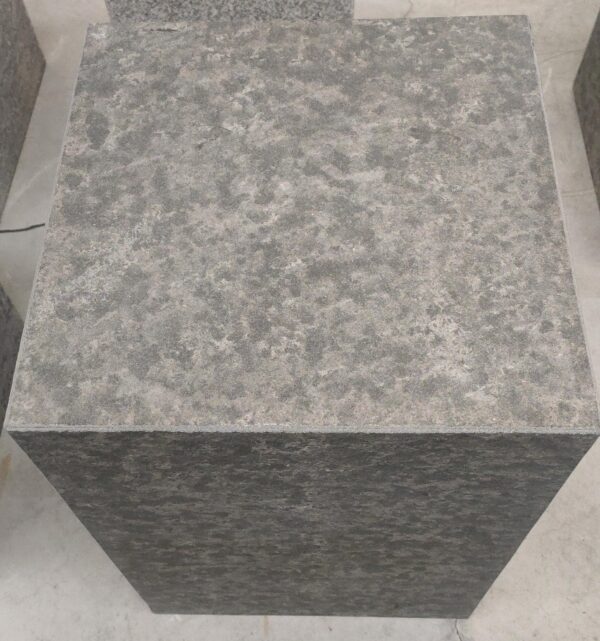 Zuil blackstone gebrand 40x40x80cm - eliassen.nl